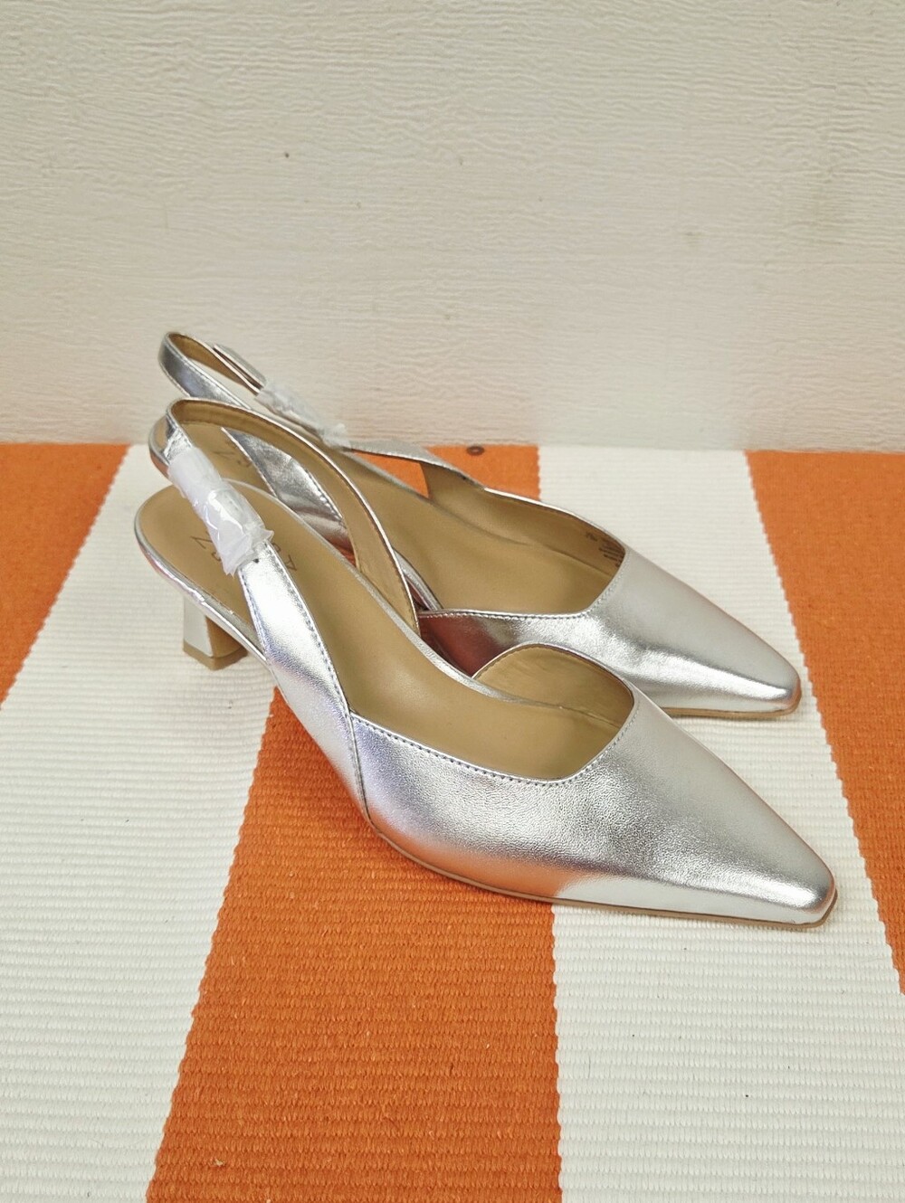 Naturalizer 7.5 Wide Silver Pointed Toe Slingback Heels - Women's - Picture 6 of 10